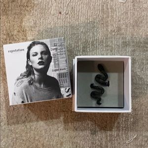 Taylor Swift Snake Ring Black